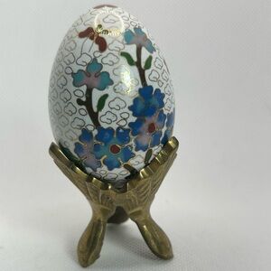 Vintage cloisonné enameled white/gold/blue floral metal egg with brass stand
